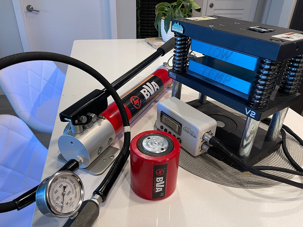 4"x7" Lowtemp Press V2 Rosin Press Bundle FOR SALE For Sale Future4200