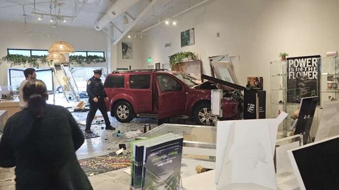 61b08d5c-721b-4814-b0c2-f5a66e06ac0c-jumbo16x9_attleborocrash