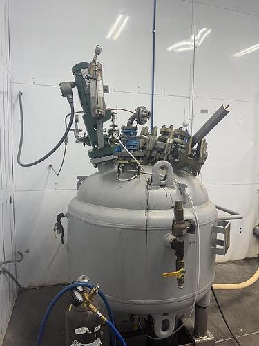 large-used-de-dietrich-200-gallon-glass-lined-double-jacketed-reactor-with-lightnin-mixer-3