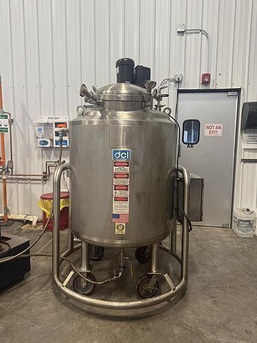 large-used-dci-600-l-jacketed-mixing-tank-with-agitator-2