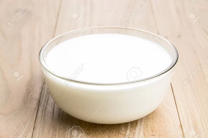 66689559-milk-in-the-bowl