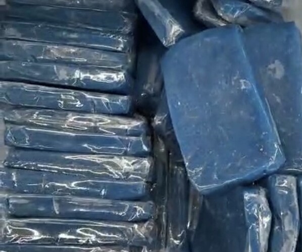 Sometimes the fake is obvious 😂😂😂