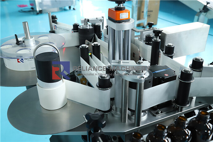 High-Speed-Glass-Dropper-Bottle-Labeling-Machine-RELIANCE04_04