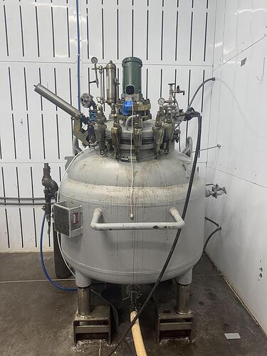 large-used-de-dietrich-200-gallon-glass-lined-double-jacketed-reactor-with-lightnin-mixer-2