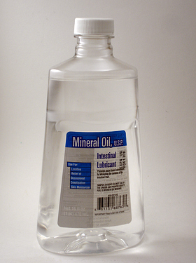 Mineral_oil_bottle%2C_front