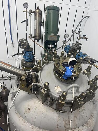 large-used-de-dietrich-200-gallon-glass-lined-double-jacketed-reactor-with-lightnin-mixer-5